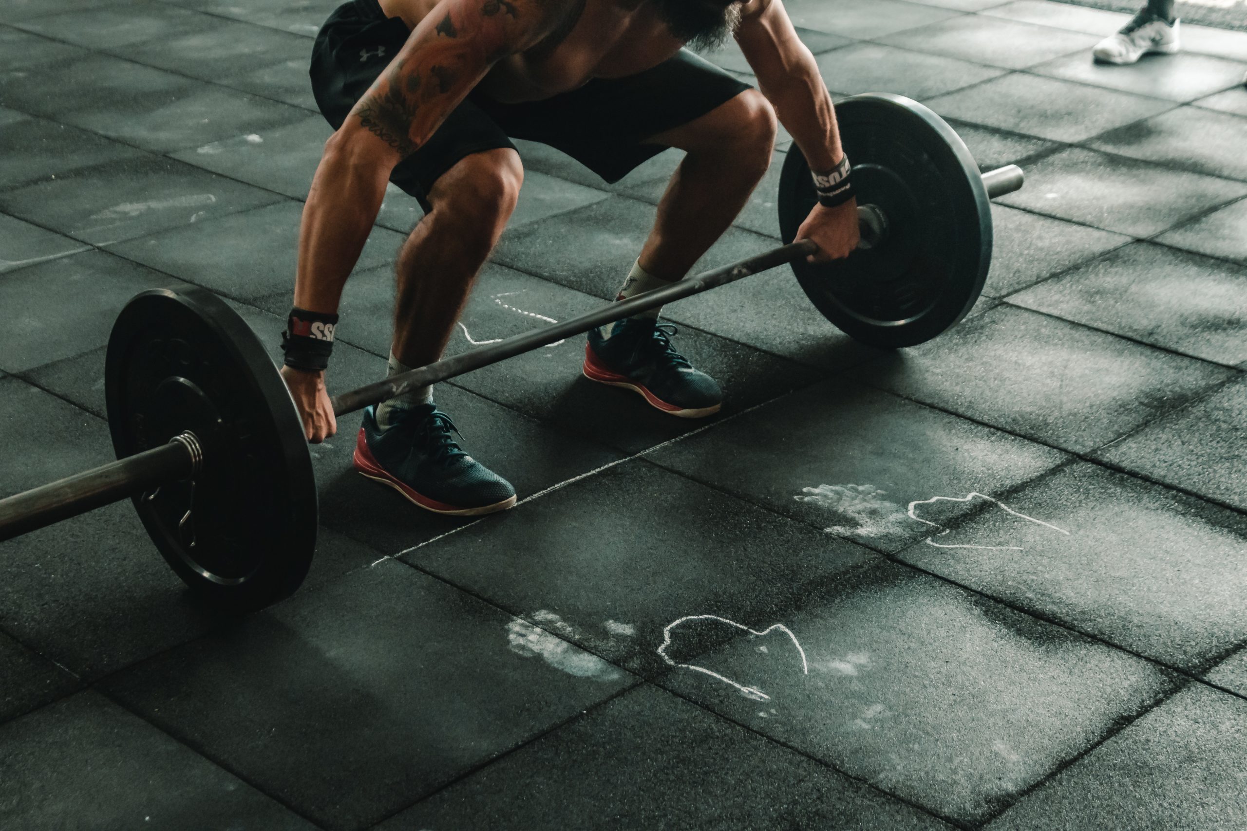 top-10-benefits-of-weightlifting-man