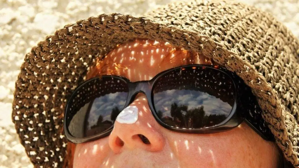 How To Protect Your Skin From The sun Naturally